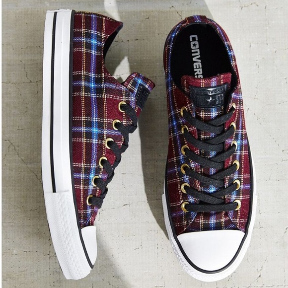 Converse Women’s Chuck Taylor All Star Burgundy and Black Plaid Low Tops - Sz 7 - Picture 2 of 13